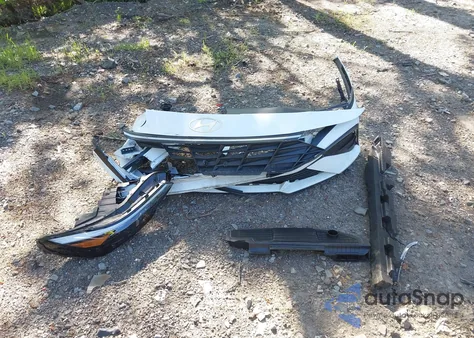 2024 Hyundai Elantra Sel z USA, uszkodzony, nr VIN KMHLM4DG0RU685649